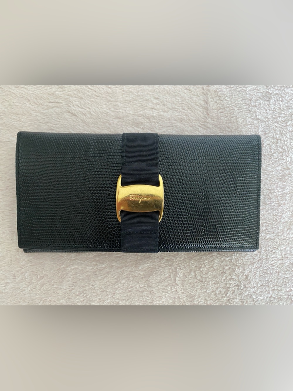 SALVATORE FERRAGAMO Black Leather Wallet with Gold Vara Bow